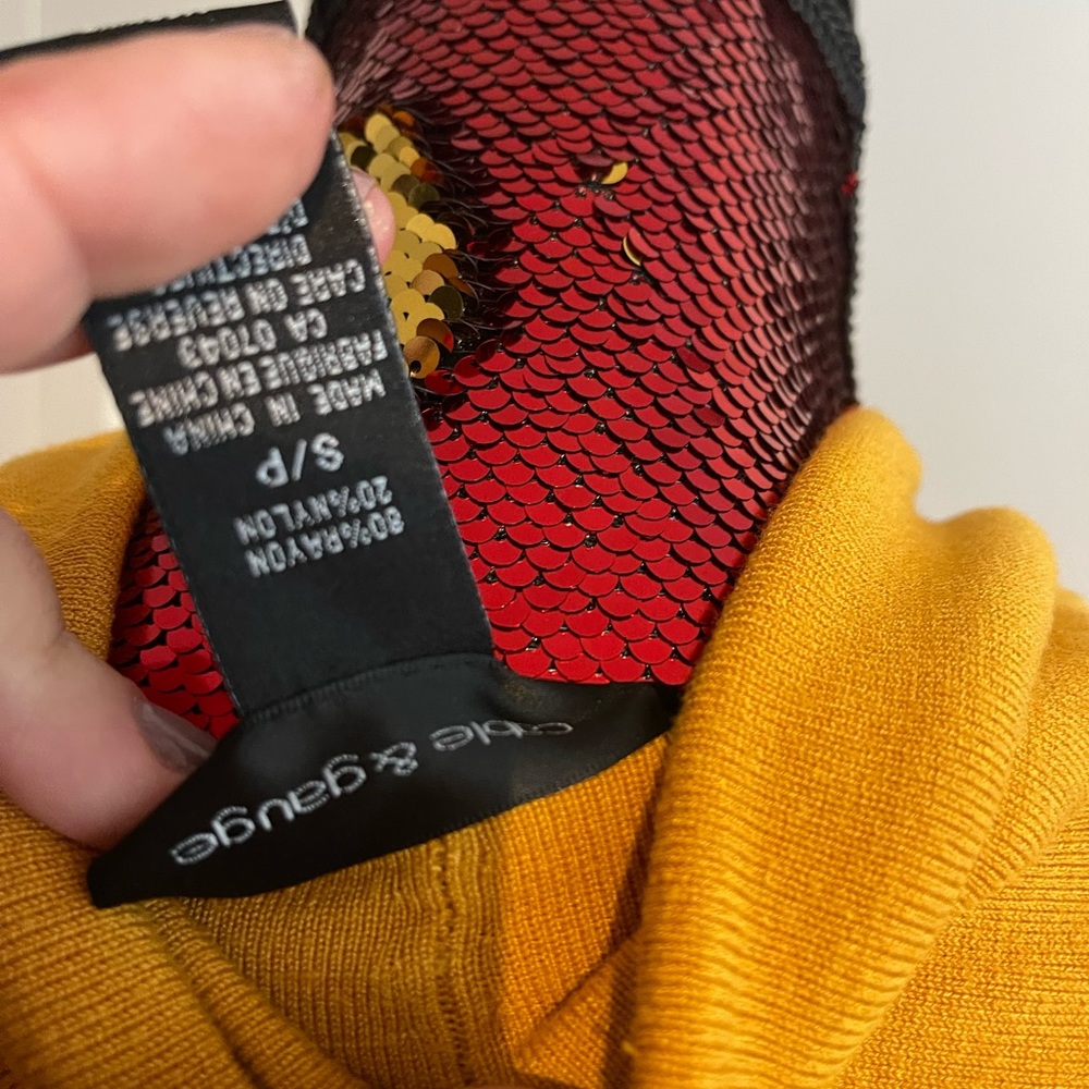 Sweater - Picture 4 of 5